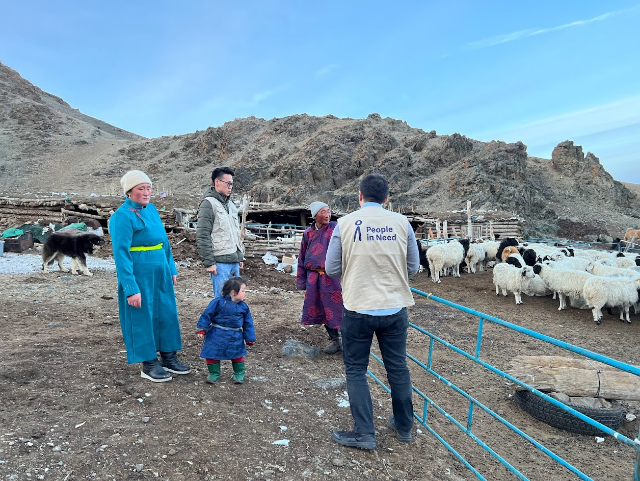 People in Need team visited Mr. Otgonsuren’s family, a beneficiary herder household of the CashEval research project implemented from 2021, to understand and assess the cash assistance delivered in 2021 aimed at supporting herder households in overcoming livestock mortality with no or low loss and reducing the dzud risk.